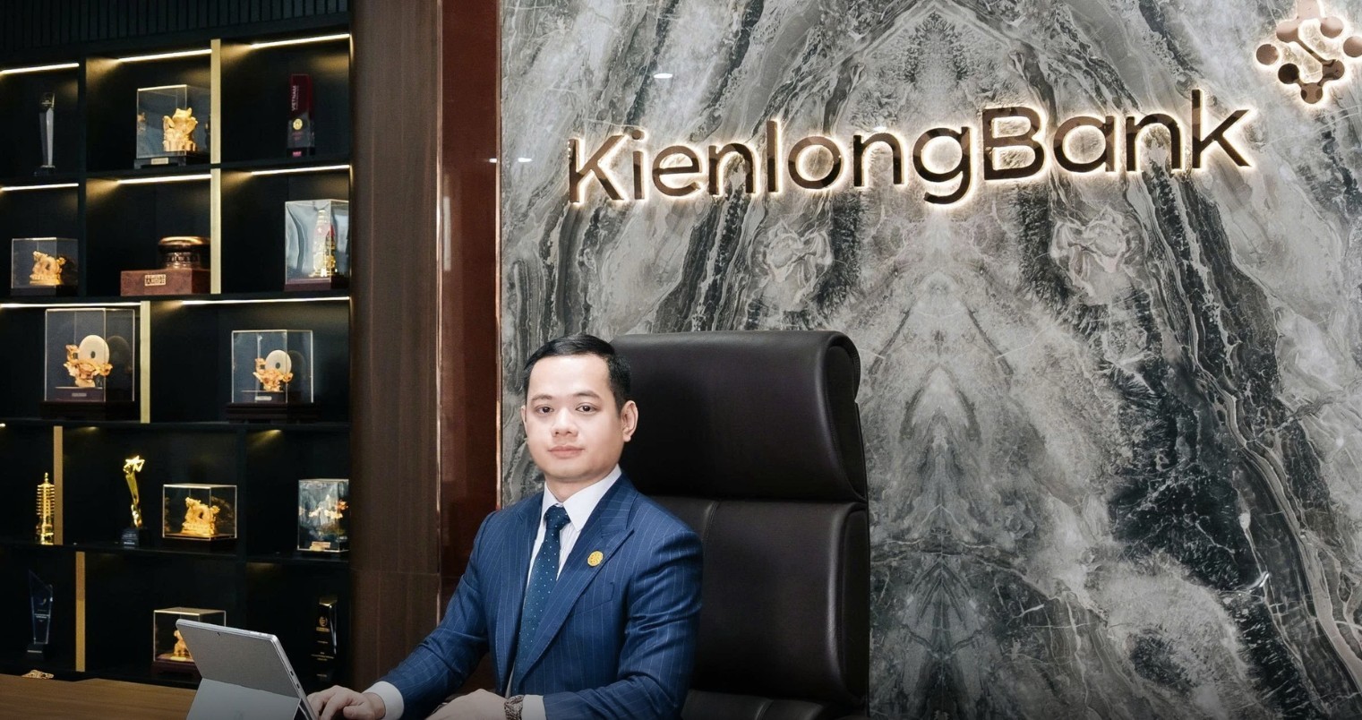 lo-dien-chan-dung-tan-tong-giam-doc-kienlongbank-1764569924.jpg