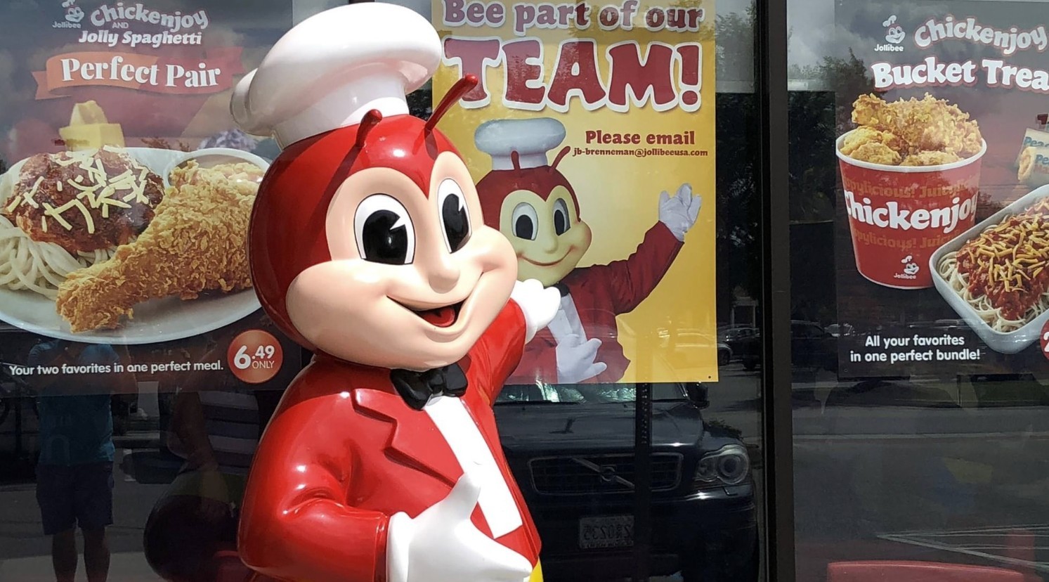 jollibee-thang-lon-o-viet-nam-loi-nhuan-tap-doan-philippines-vot-gan-700-ty-dong-1765243604.jpg