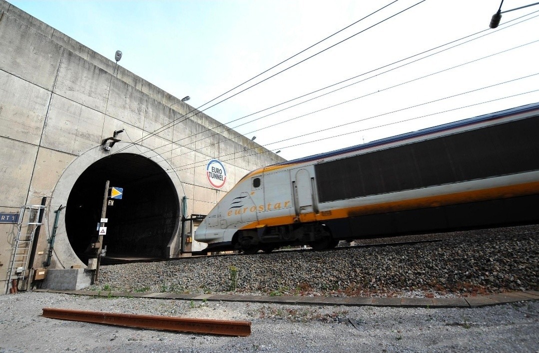eurotunnel-duong-ham-duoi-bien-noi-anh-voi-chau-au-1778123143.jpg