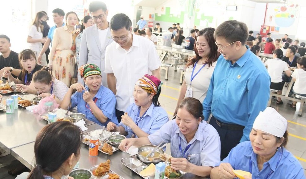 bua-com-cong-doan-gan-ket-hon-9000-cong-nhan-tai-bac-ninh-1778749632.jpg