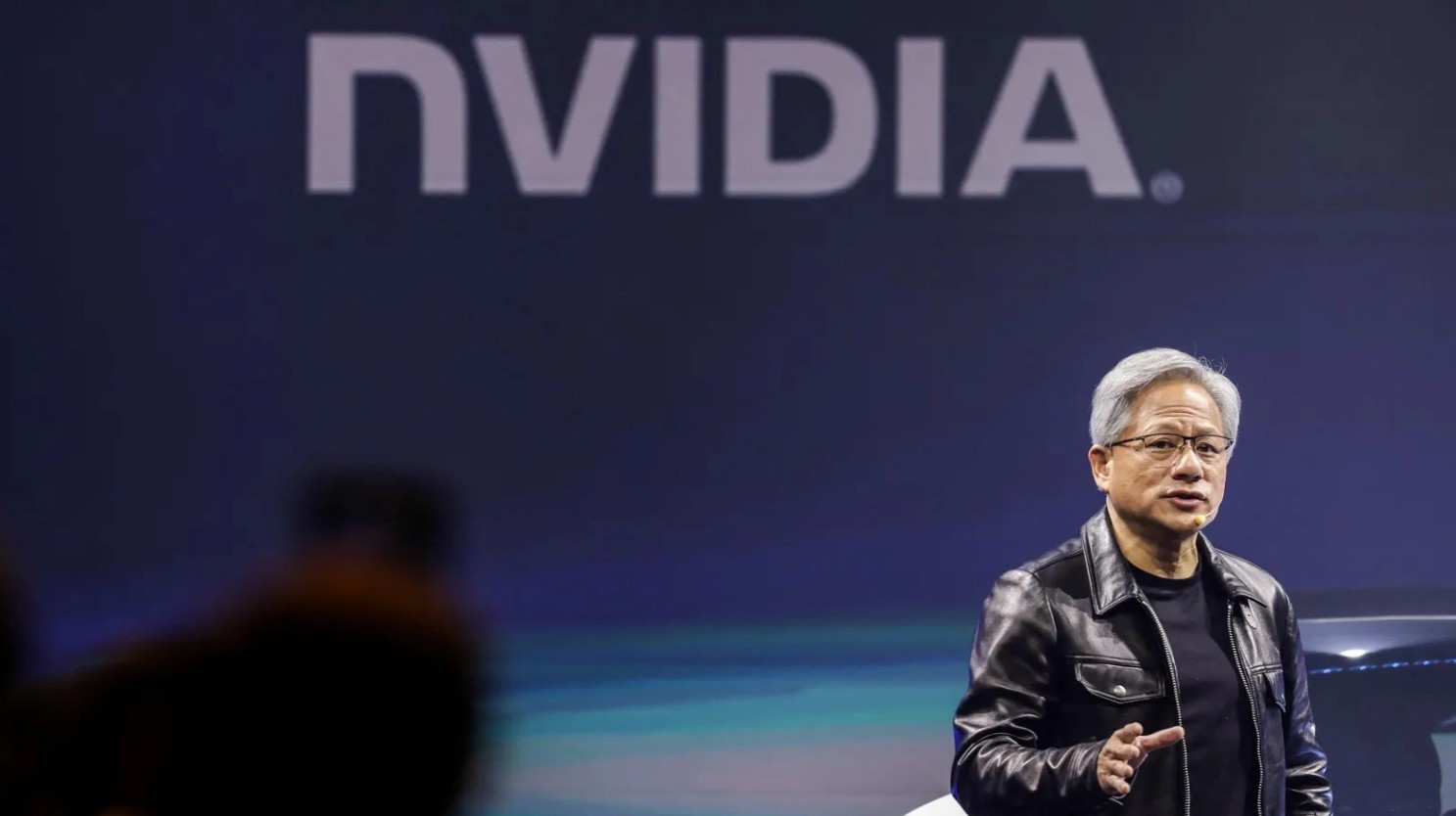 von-hoa-nvidia-cham-5700-ty-usd-vuot-ca-gdp-cua-duc1-1779070035.jpg