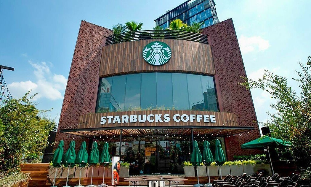 13-nam-chi-ban-ca-phe-starbucks-bat-ngo-nhap-cuoc-tra-sua-lieu-co-qua-muon-tai-viet-nam-1785304360.jpg