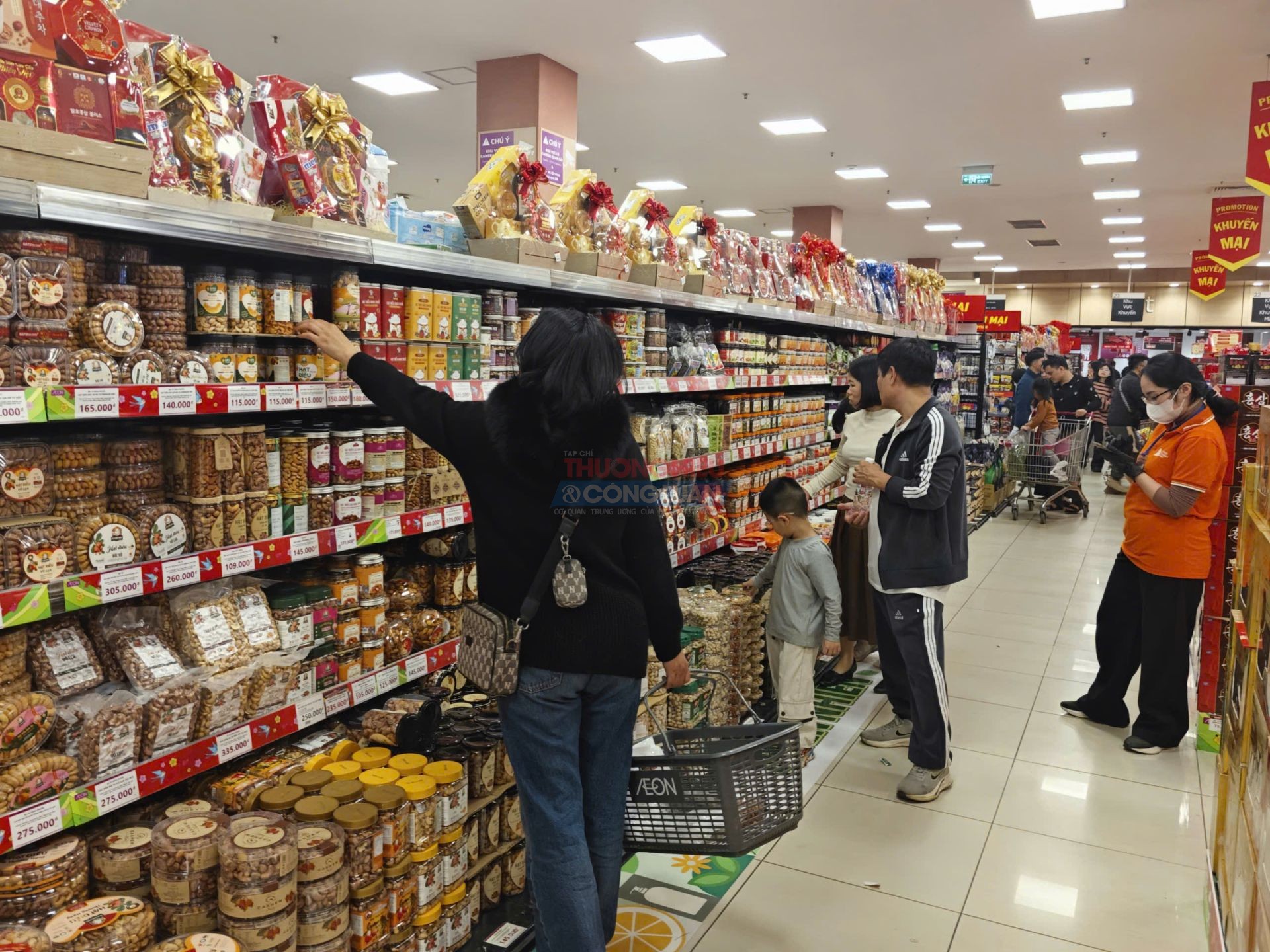 soi-dong-va-da-sac-thi-truong-ban-le-nua-dau-nam-2026-dang-bao-hieu-dieu-gi-1787794896.jpg