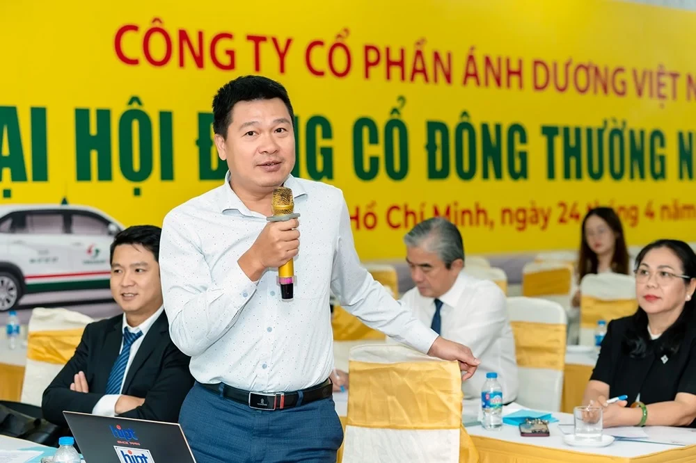 vua-vao-hdqt-co-dong-lon-tai-vinasun-bat-ngo-dang-ky-ban-toan-bo-14-von-1745901012.webp