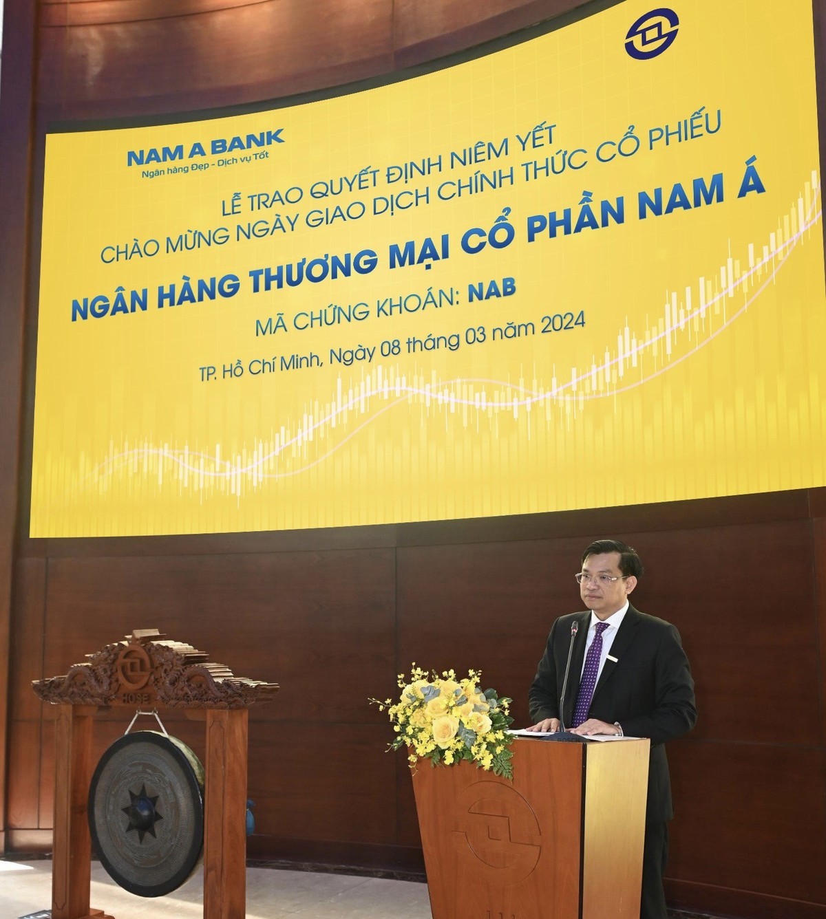 nam-a-bank-loi-nhuan-cao-no-xau-cung-cao-theo-lieu-co-phieu-co-dang-mua-1710382812.jpg