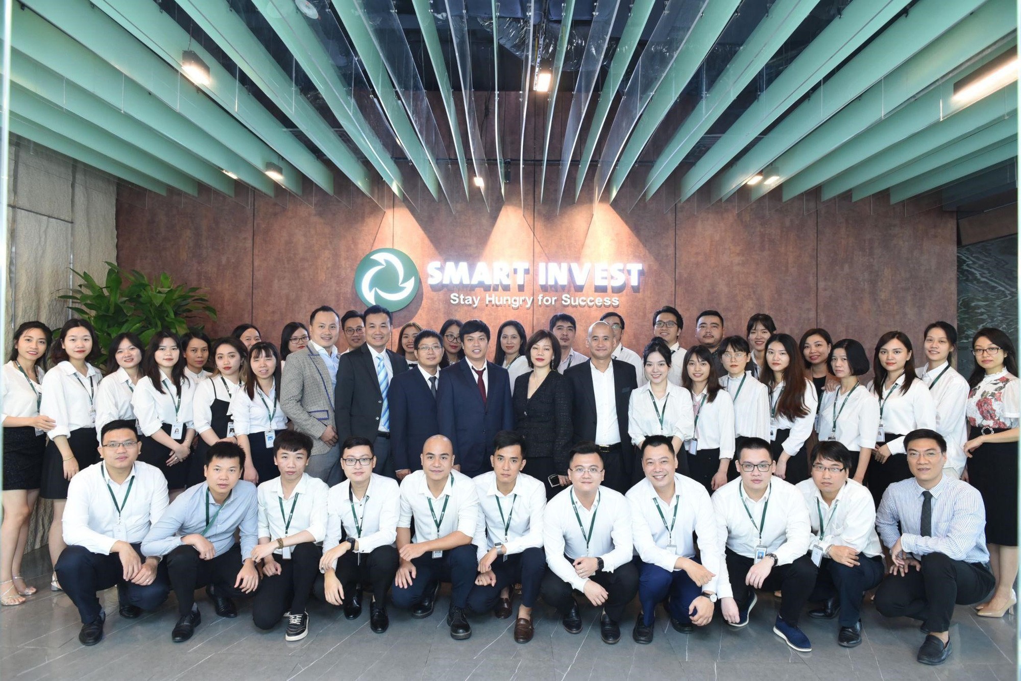 bat-ngo-chua-nhung-cai-ten-no-cua-chung-khoan-smartinvest-lai-co-lien-he-voi-vo-chong-chu-tich-1744775100.jpg