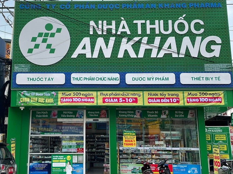 lo-luy-ke-vuot-1000-ty-chuoi-nha-thuoc-an-khang-bien-mat-khoi-ha-noi-trong-khi-long-chau-tang-toc-pharmacity-giu-vung-the-tran-1747730110.jpg