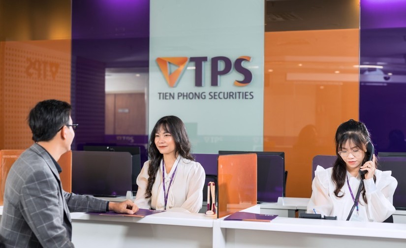 chung-khoan-tien-phong-bi-tuyt-coi-hai-loi-lien-tiep-em-thong-tin-thieu-minh-bach-bi-phat-gan-200-trieu-1760509991.jpg