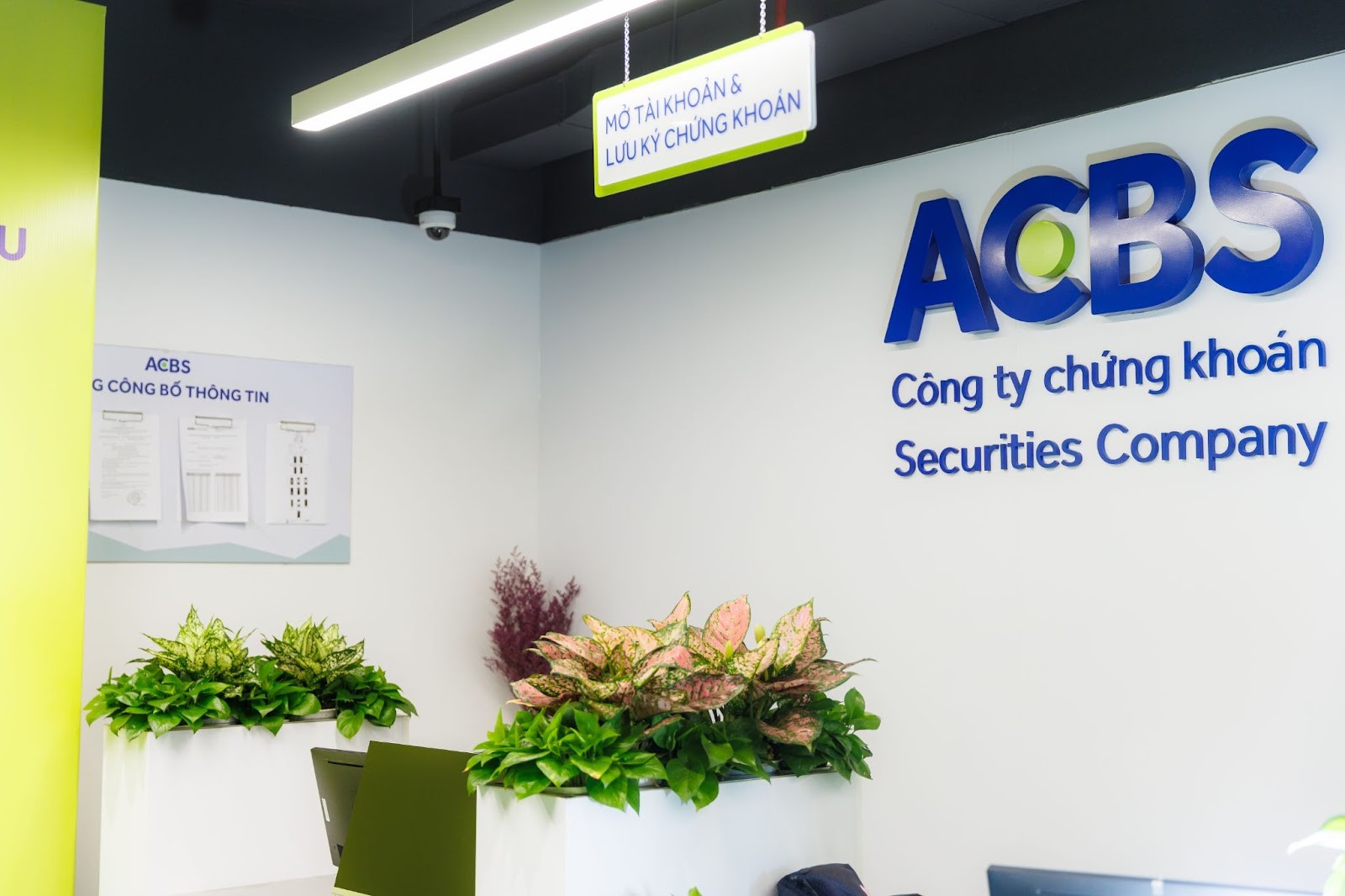 thanh-tra-diem-danh-chung-khoan-acb-acbs-vi-loat-vi-pham-linh-an-phat-340-trieu-dong-vi-nhieu-sai-sot-trong-ho-so-trai-phieu-1763088535.jpg