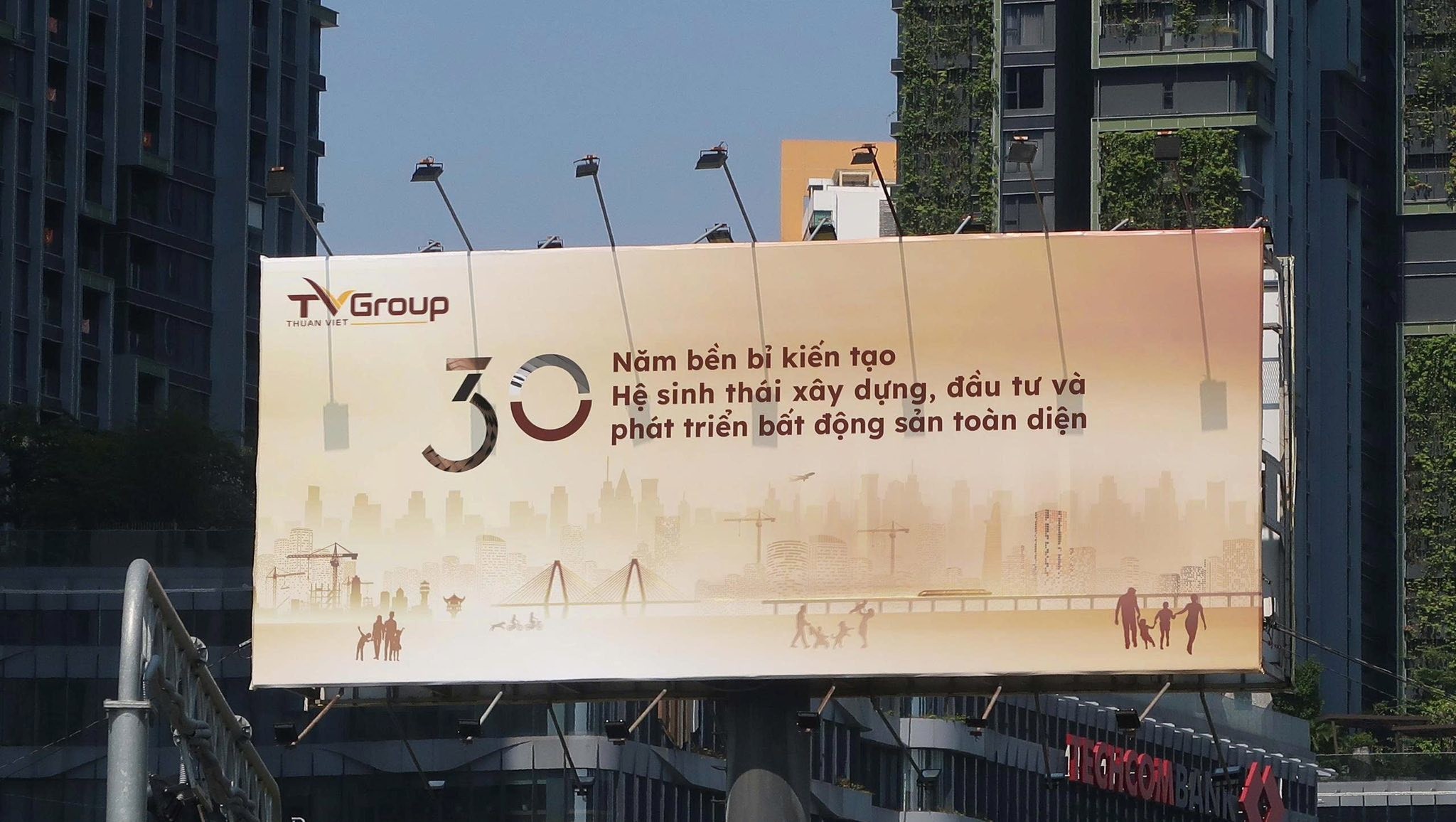 thuan-viet-group-phu-led-billboard-tren-xa-lo-ha-noi-anh-em-doan-ai-comeback-1773991943.jpg