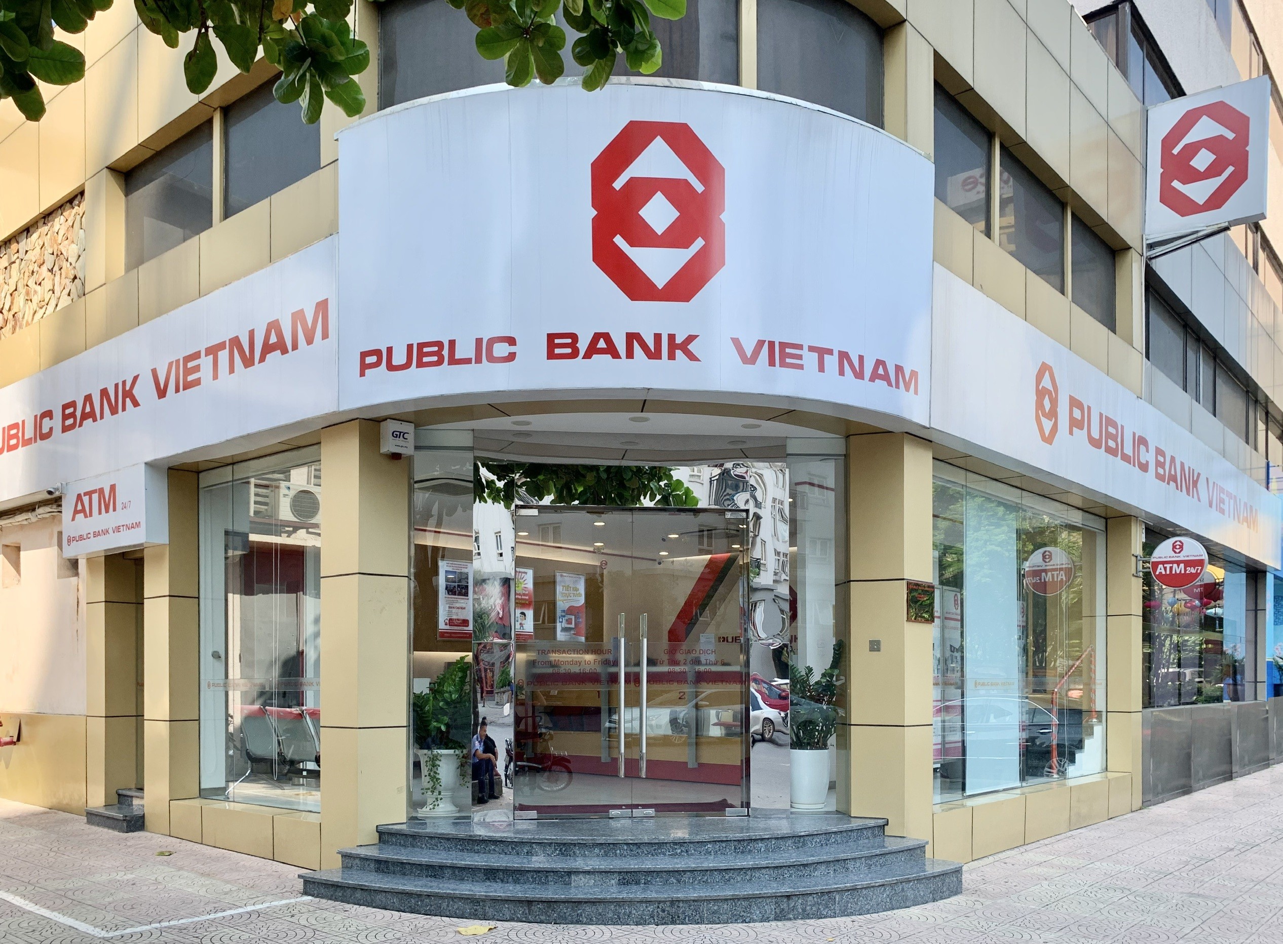 public-bank-viet-nam-sai-pham-dan-trai-sua-chua-xong-da-lo-them-1775537447.jpg