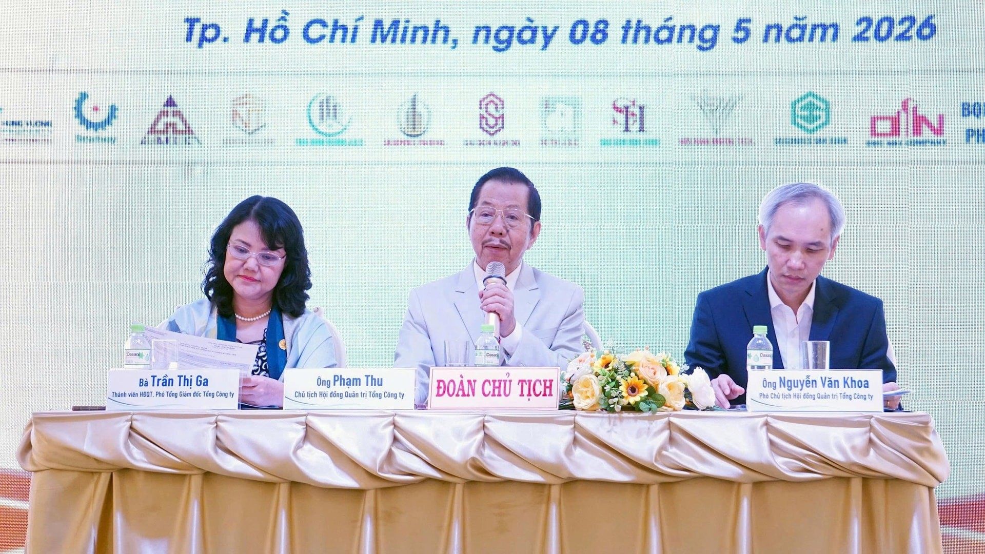 chu-tich-saigonres-group-doi-mat-nguy-co-bi-tam-hoan-xuat-canh-vi-khoan-no-thue-hon-9-ty-dong-1778724960.jpg