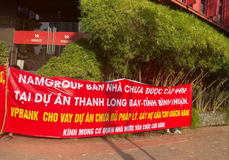 tai-sao-du-an-thanh-long-bay-cua-tap-doan-nam-group-bi-khach-hang-treo-bang-ron-1778839156.png