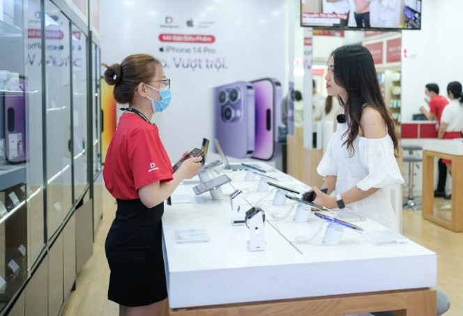 [Case Study] Apple đã làm như thế nào để một chiếc điện thoại bằng nhiều tháng thu nhập không còn bị nhìn như xa xỉ phẩm, mà trở thành món đồ “nên có” tại Việt Nam?