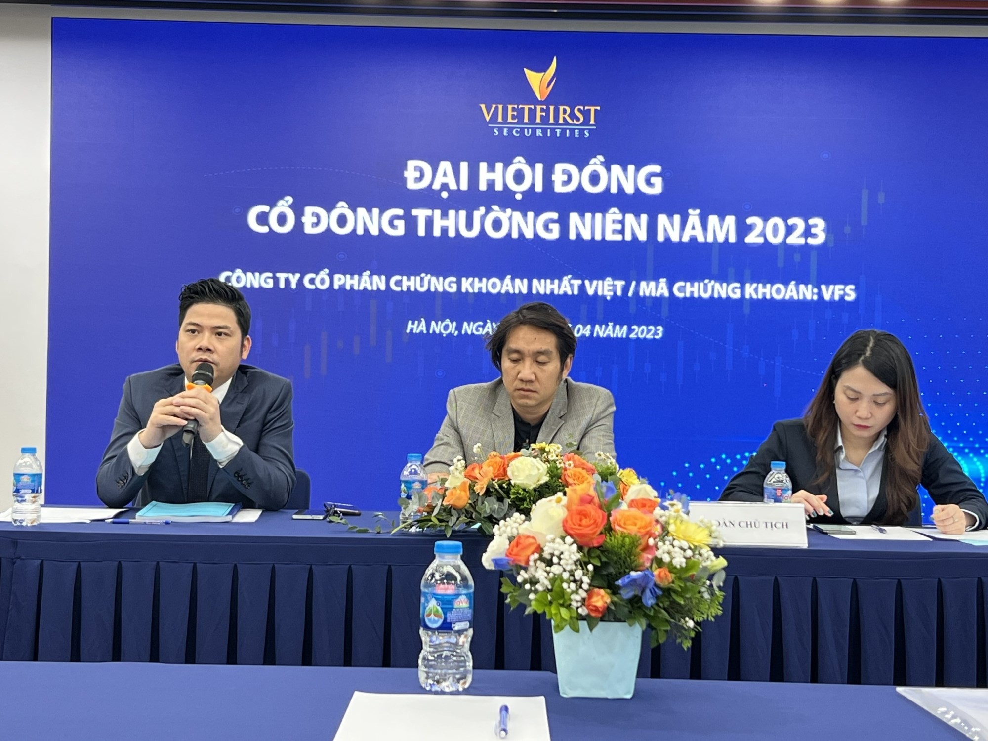 chung-khoan-nhat-viet-vfs-vua-ke-hoach-tang-von-gap-3-lan-so-voi-hien-tai-lam-an-ra-sao-1681149084.jpeg