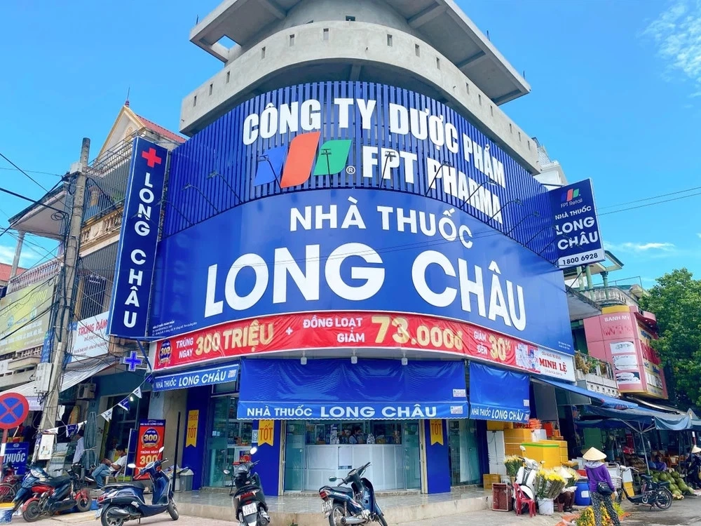 lien-tuc-ra-chien-dich-quang-cao-hot-kem-kinh-doanh-lai-gap-10-lan-nha-thuoc-long-chau-phu-song-manh-me-the-nao-2-1681837090.webp