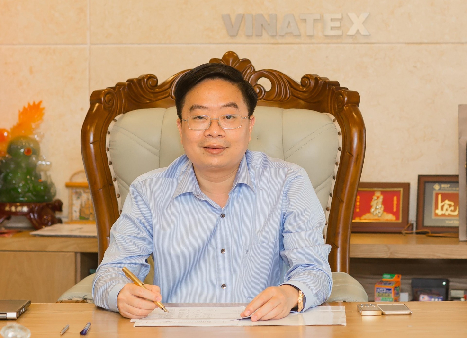 ong-le-tien-truong-chu-tich-hoi-dong-quan-tri-tap-doan-det-may-viet-nam-vinatex-da-lanh-dao-vinatex-phat-trien-nhu-the-nao-1682075921.jpeg