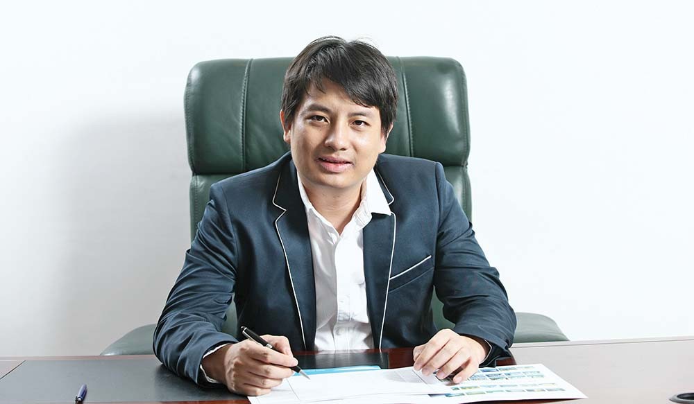 chan-dung-hoang-tuan-anh-cha-de-atm-gao-chu-tich-phglock-thanh-trieu-phu-trong-6-thang-va-trang-tay-chi-sau-5-tieng-dong-ho-1682427639.jpeg