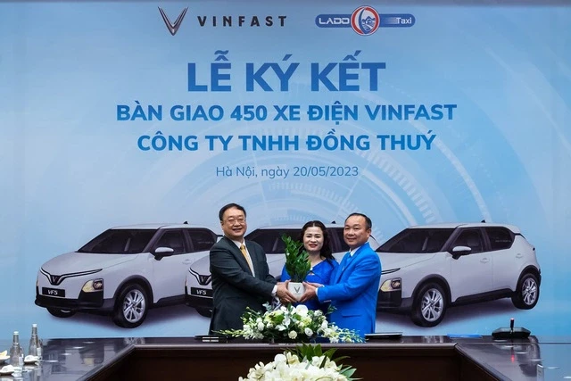 vinfast-tan-cong-manh-vao-cac-thuong-hieu-lado-taxi-vua-mua-xong-1000-chiec-vinfast-la-ai-1-1684851393.webp