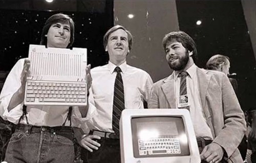 Kỷ niệm 1 năm ngày mất Steve Jobs - 5