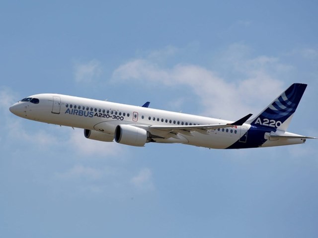 Airbus vừa ra mắt phi&ecirc;n bản biến thể của d&ograve;ng m&aacute;y bay A220-100 với t&ecirc;n gọi ACJ220 hay "TwoTwenty". A220 l&agrave; d&ograve;ng m&aacute;y bay thương mại nhỏ nhất của Airbus v&agrave; cũng l&agrave; một trong những d&ograve;ng m&aacute;y bay mới nhất của h&atilde;ng.
