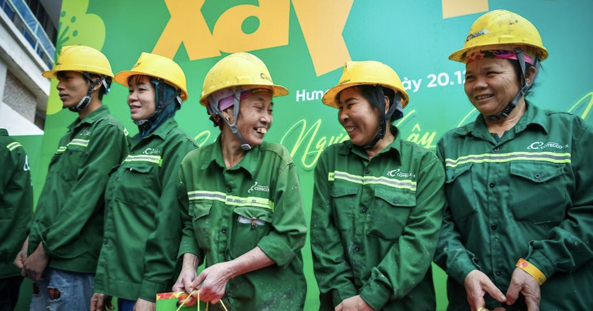 "Xây tết 2025" tặng quà cho công nhân tại Hưng Yên