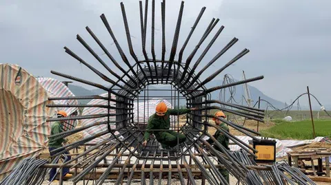 [Project Inside] Cận cảnh thi công dự án cao tốc Bắc - Nam đoạn Mai Sơn - QL45 dưới trời nắng như đổ lửa