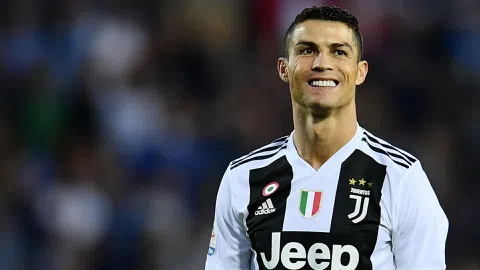 [VIDEO] Cầu thủ Ronaldo sống lành mạnh đến nỗi từ chối quảng bá Coca Cola - nhà tài trợ EURO 2020