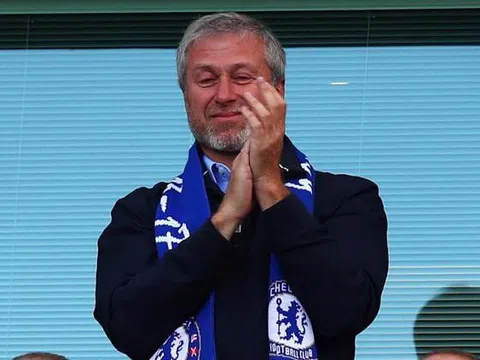 Tỷ phú Nga Abramovich đứng trước viễn cảnh phải bán rẻ đội bóng Chelsea