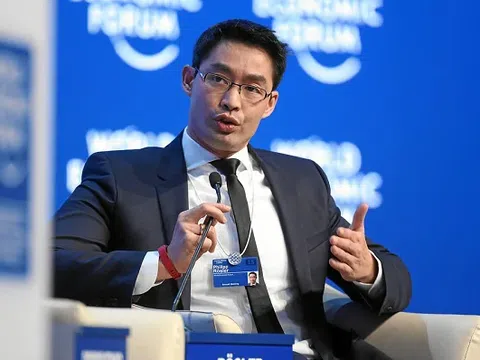 Profile đỉnh của cựu Phó Thủ tướng Đức vừa gia nhập Chứng khoán HD: Là tiến sĩ phẫu thuật tim, có bằng phi công, từng điều hành Diễn đàn Kinh tế Thế giới