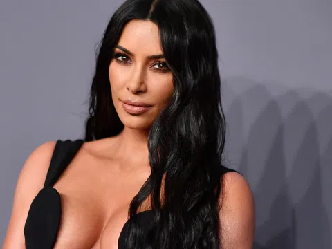 Quảng cáo tiền ảo “rác”, Kim Kardashian khiến Anh lo lắng