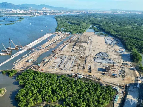 Cảng Phước An (PAP) “tân binh” cảng biển tiếp tục chìm sâu khoản lỗ trăm tỷ, nhưng tại sao cổ phiếu vẫn “neo” giá cao?