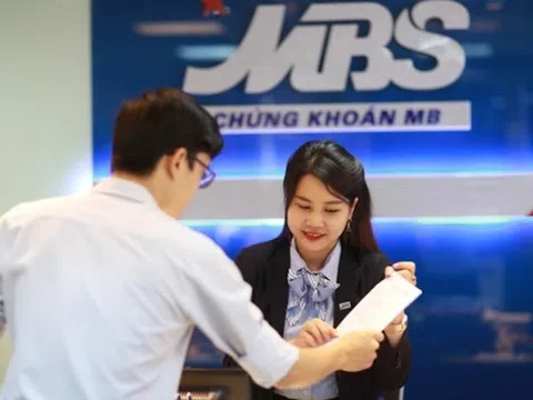 Phát hành giá rẻ vẫn "ế" ngân hàng mẹ phải gom hết, dấu hỏi về sức hút MBS khi tăng vốn liên tục