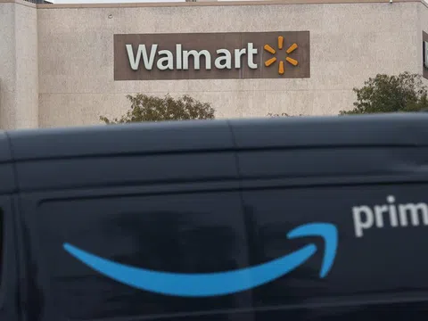 Tăng tốc mạnh mẽ trong đại dịch, doanh thu Amazon lần đầu vượt mặt Walmart