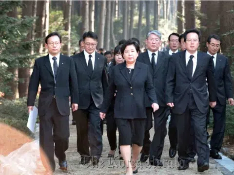 "Bà quả phụ” Hyun Jeong Eun – Từ nội trợ đến chiếc ghế chủ tịch tập đoàn Hyundai và Chính trị gia